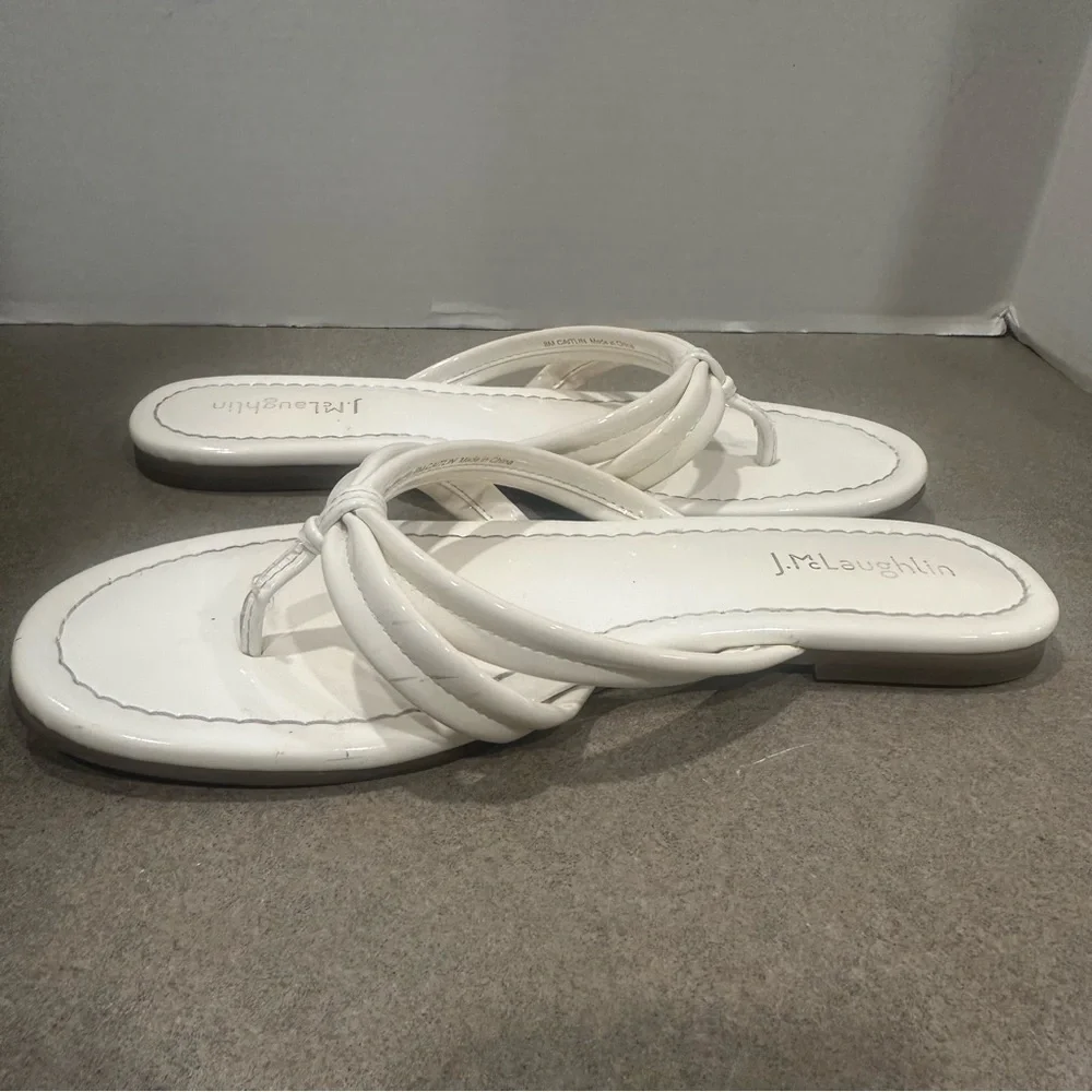 J. McLaughlin Caitlin White Patent Leather Flip Flops Slip On Sandals Thongs 8